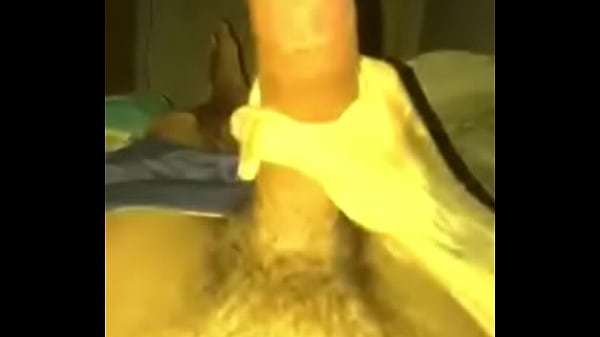 Novinho pentelhudo gozando muito