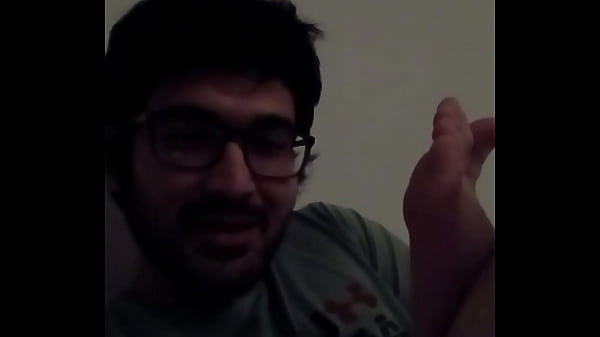 R3yzakuhr rubbing feet on his face