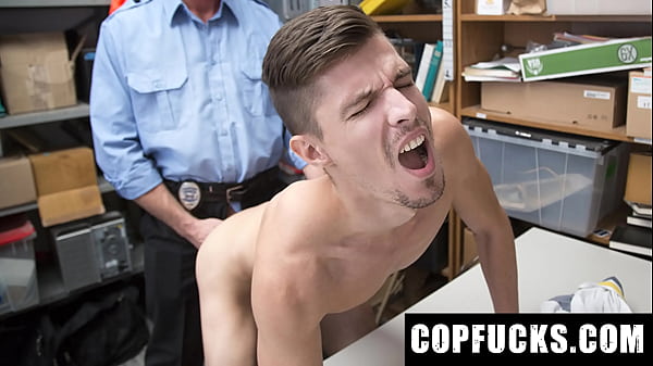 Shoplifting Suspect Captured on Camera Placing a Watch in His Pants – Copfucks