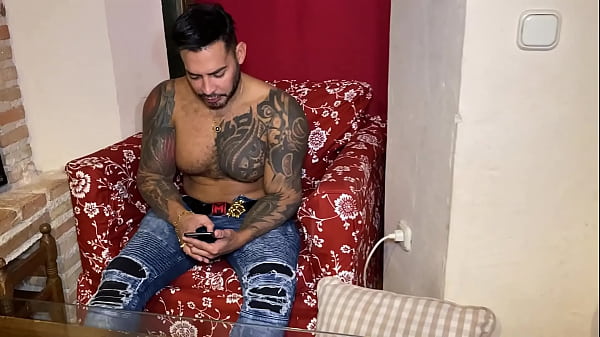 Giving CHRISTMAS GIFTS — VIKTOR ROM – ANGEL PRIVEE —
