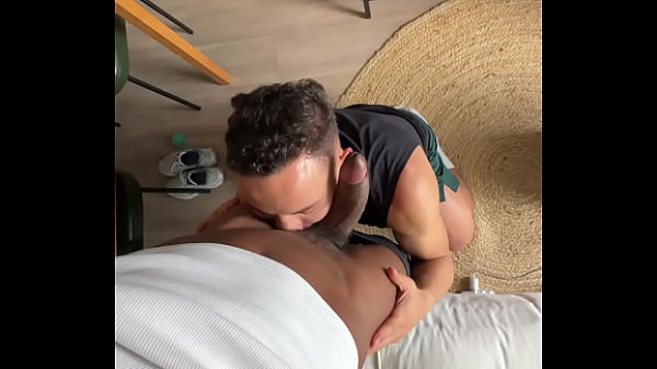 LEITEI O CU DO MACHO QUE CONHECI NA BALADA.