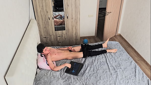 part 1 caught my straight friend jerking off to gay porn