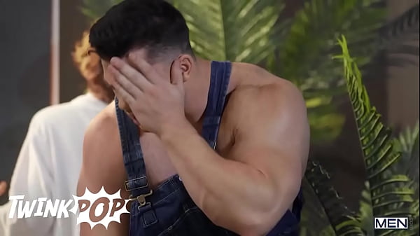 TWINKPOP – Window Washer Collin Simpson Gets A Surprise Rim And A Wild Ride From Tannor Reed